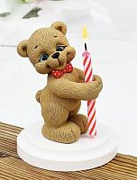 Фигурка из шоколадной глазури "Мишка держит свечу"