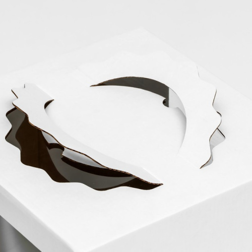 Коробка для торта 26x26x20, 3 окна, с ручками, белая фото 2 Коробка для торта 26x26x20, 3 окна, с ручками, белая фото 2