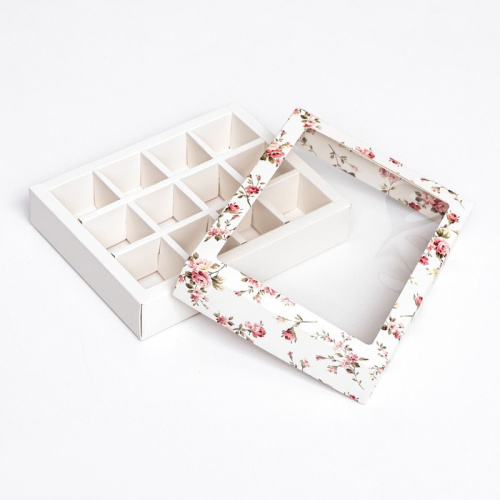 Коробка для 12 конфет «Цветы» 19×15×3.6 см фото 2