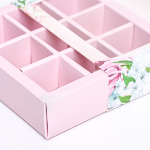 Коробка для 9 конфет, «Цветы» 13.8×13.8×3.8 фото 2 Коробка для 9 конфет, «Цветы» 13.8×13.8×3.8 фото 2