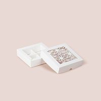 Коробка для 4 конфет с окном Ромашка