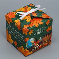 Коробка с ленточкой Лучшему учителю 12*12*12см