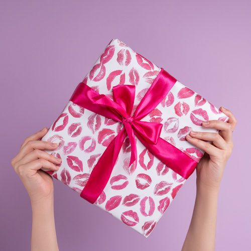 Упаковочная бумага Поцелуи 0,7*1м