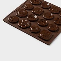 Форма для шоколада Пуговки, силикон, 17.4×16.5×0.4 см, 16 ячеек (d=3 см), коричневая