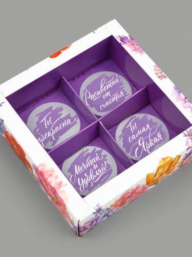 Коробка для 4 конфет со скретч-слоем Букет, 10.5×10.5×3.5 см фото 2