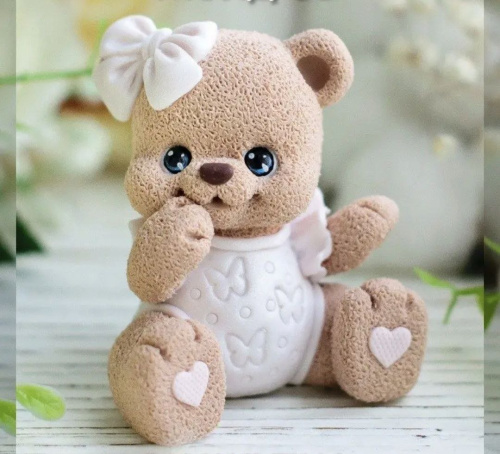 Фигурка из шоколадной глазури "Мишутка Мила"