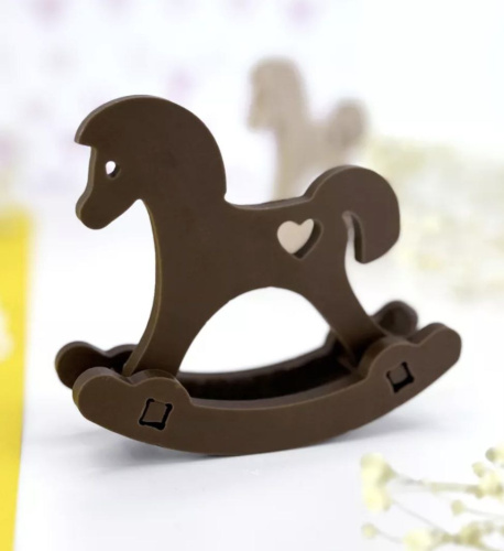 Фигурка из шоколадной глазури "Лошадка качалка"