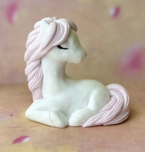 Фигурка из шоколадной глазури "Лошадка Молли"