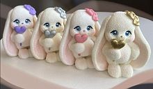 Фигурка из шоколадной глазури "Зайка с леденцом"