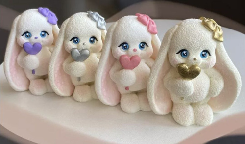 Фигурка из шоколадной глазури "Зайка с леденцом"