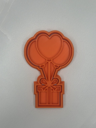 Вырубка с оттиском Подарок на воздушном шаре, 9см