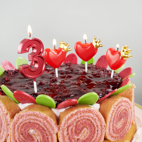 Свеча для торта Сердце золотая корона на шпажке, красный металлик, 8,5см, 3шт фото 2 Свеча для торта Сердце золотая корона на шпажке, красный металлик, 8,5см, 3шт фото 2