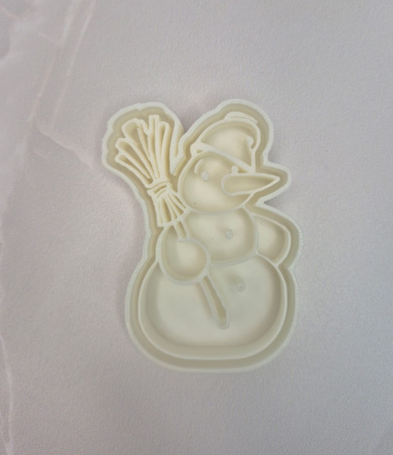 Вырубка с оттиском новогодняя Снеговичок с метлой, 8 см